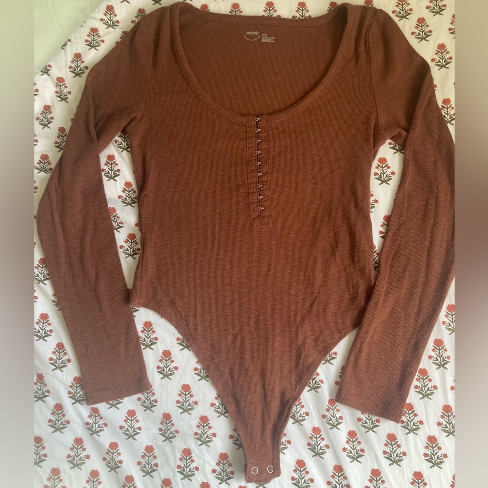 Aerie ribbed hook and eye brown bodysuit M